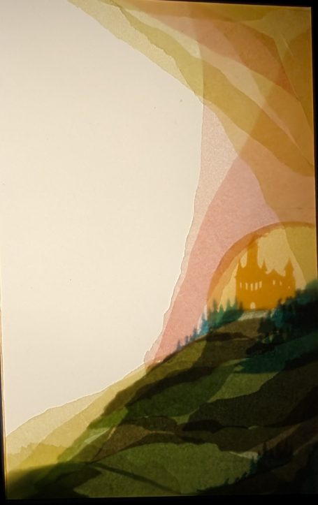 Farbenfrohes Bühnenbild von Lys Soleil: Das Schloss im tiefen Wald bei Sonnenaufgang- Schattenspiel für Kinder.