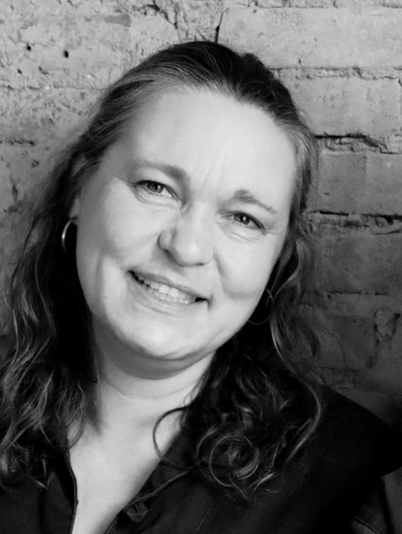 Katrin Petrowitz- Gründerin von Lys Soleil Kunsttherapeutin und Kunstpädagogin